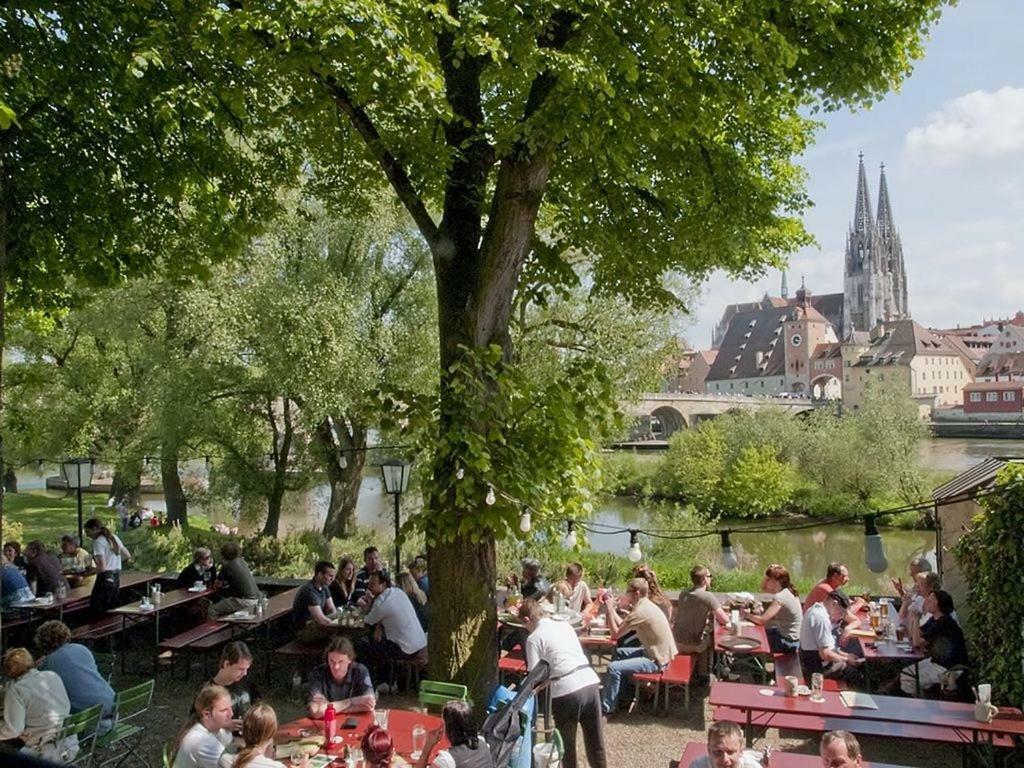 Schloss Weichs Zu Regensburg Mit 2Schlafzimmer Parkplatz Internet 75Qm Zentrum Exteriör bild